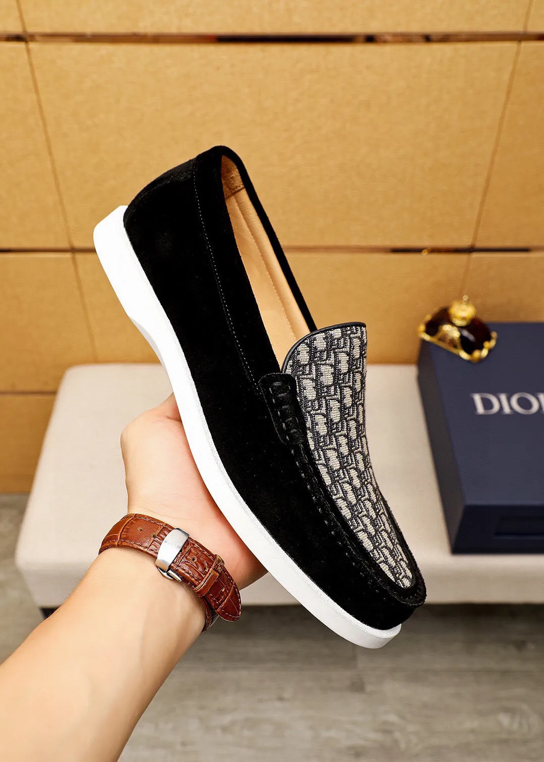 Men's shoes 💰460 💐 Product trademark: Dior "Dior" casual leather shoes Regular size: 38-44 (45.46.47🉑️Customized) Product materials: Selected Italian imported first-layer calfskin upper, imported water-dyed 🐂 cowhide lining. Strong three-dimensional visual effect, rubber outsole Color: 3⃣️colors available